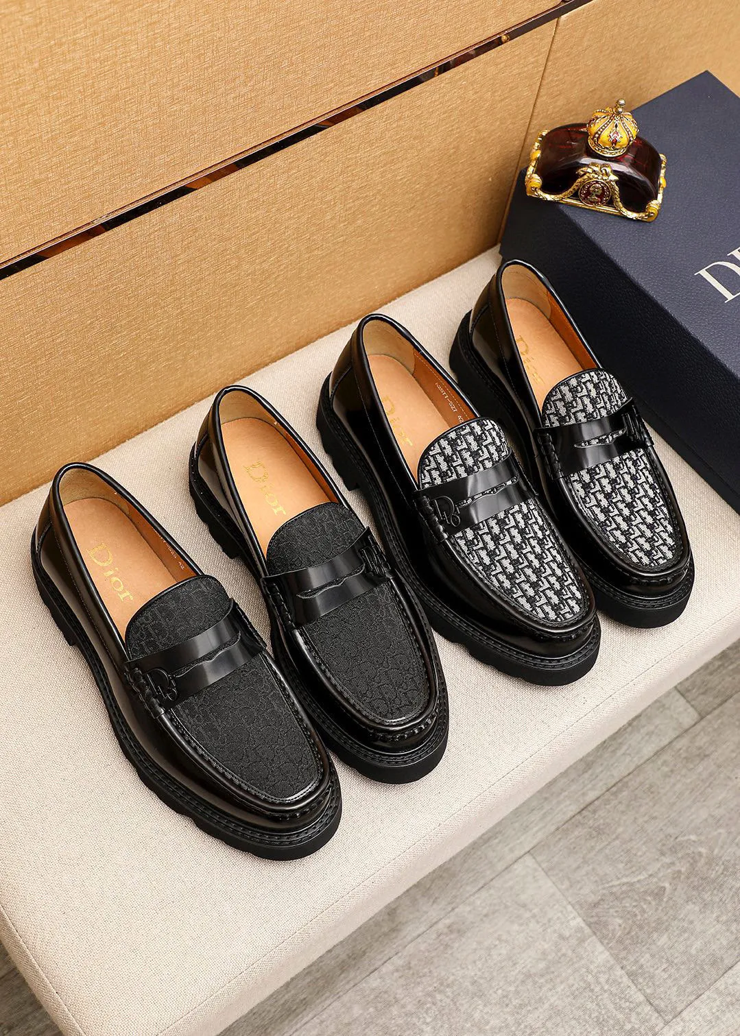 Men's shoes 💰480 💐 Product trademark: Dior "Dior" casual leather shoes Regular size: 39-44 (45🉑️customized) Product materials: Selected Italian imported first-layer calfskin upper, imported water-dyed 🐂 cowhide lining. Strong three-dimensional visual effect, original outsole color: 2 colors available